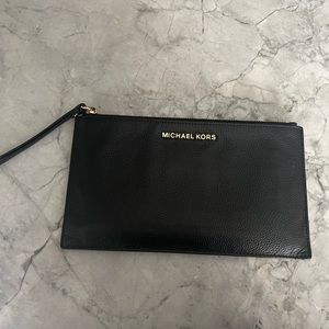 MICHAEL KORS wristlet in black